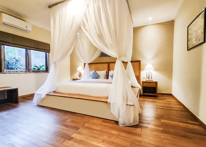 Hotel Square And 3*